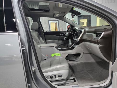 Certified 2023 GMC Acadia SLT w/ Technology Package image 11
