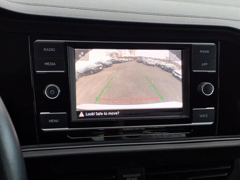 Used 2024 Volkswagen Jetta SE FWD image 19