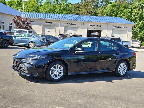 Used 2025 Toyota Camry LE FWD image 3