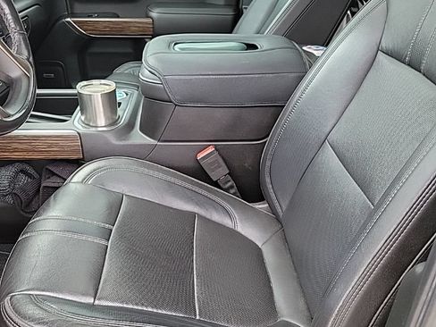 Used 2019 Chevrolet Silverado 1500 High Country w/ Technology Package AWD/4WD image 12