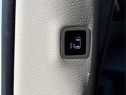 Used 2024 Chrysler Pacifica Touring-L FWD image 14