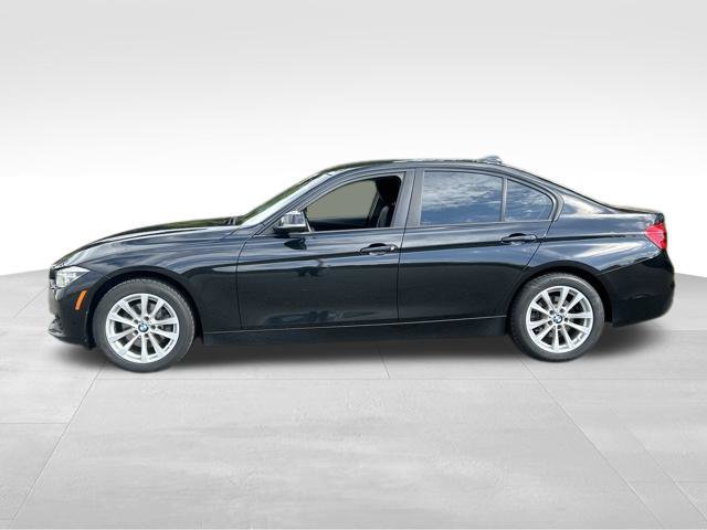 Used 2018 BMW 320i xDrive Sedan AWD/4WD image 3