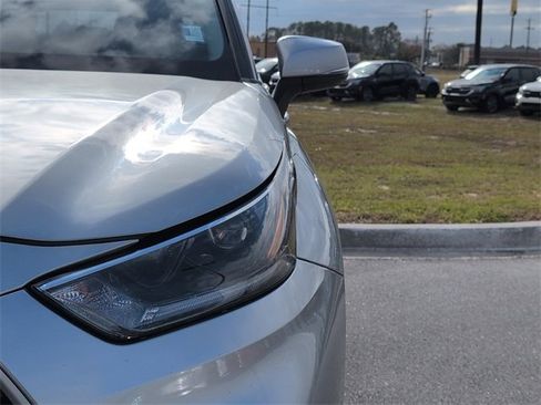 Used 2021 Toyota Highlander LE image 32