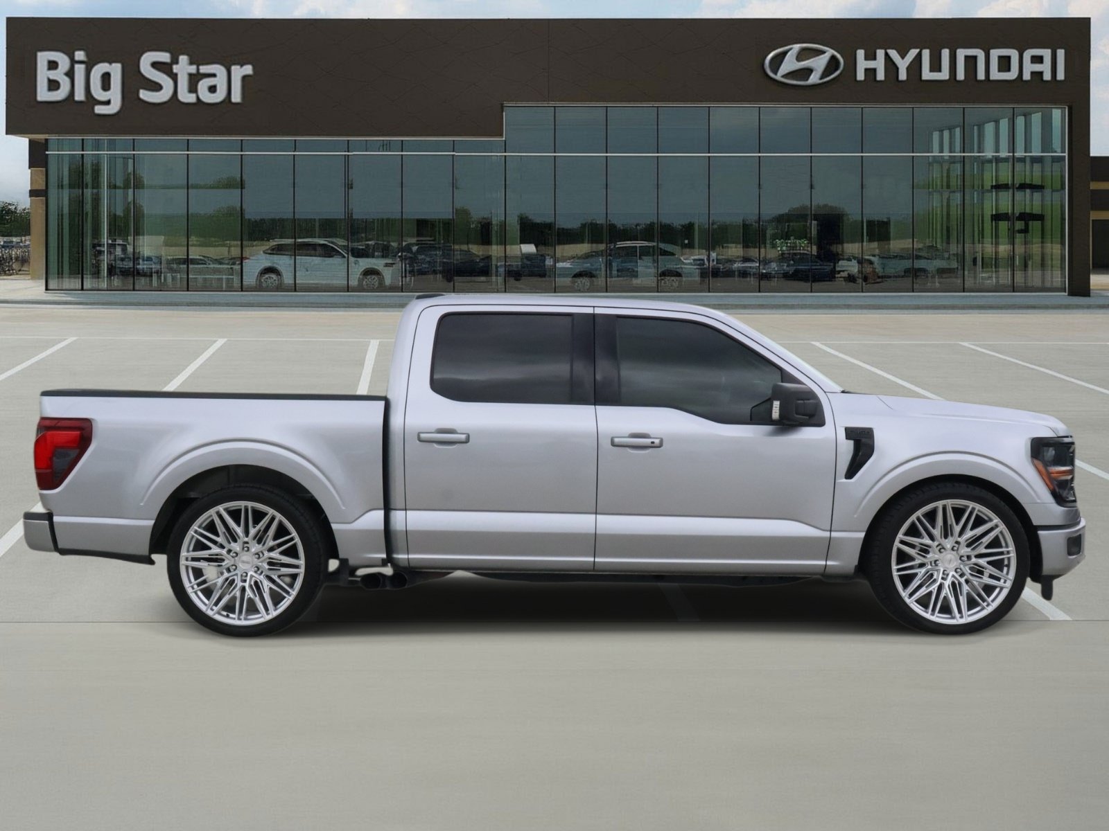 Used 2025 Ford F150 XLT w/ Equipment Group 302A MID RWD image 5
