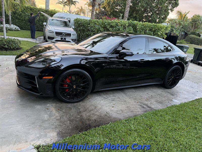 Used 2025 Porsche Panamera image 1