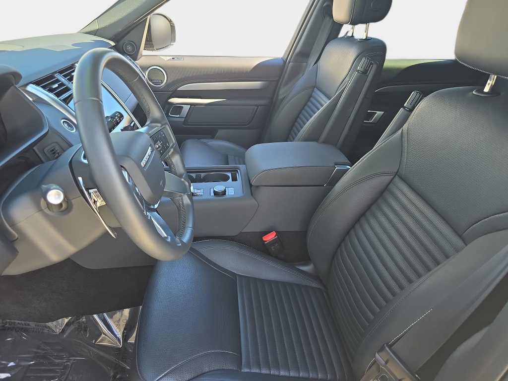 Used 2025 Land Rover Discovery Dynamic SE AWD/4WD image 17