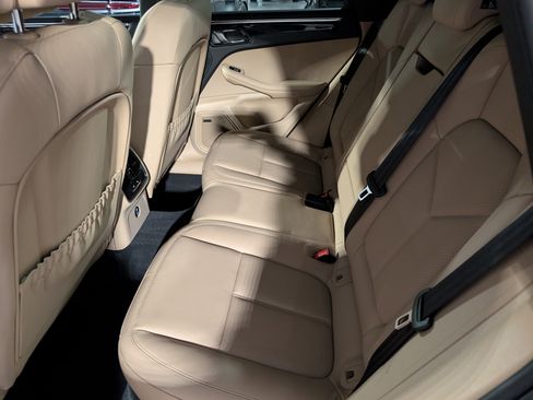 Certified 2025 Porsche Macan image 22