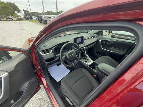 Used 2023 Toyota RAV4 LE AWD/4WD image 13