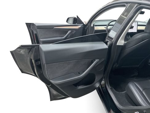 Certified 2023 Tesla Model Y Long Range AWD/4WD image 10
