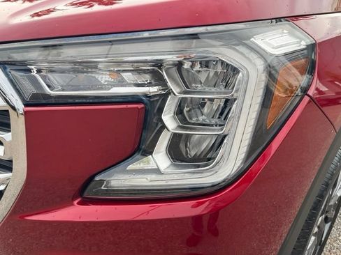 Used 2023 GMC Terrain SLT FWD image 4