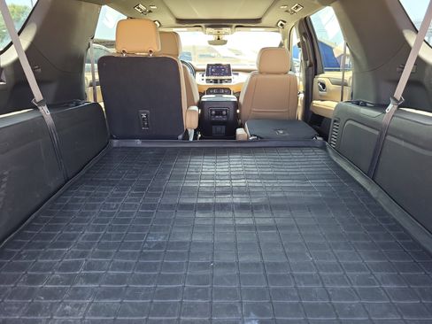 Used 2021 Chevrolet Suburban Premier image 12