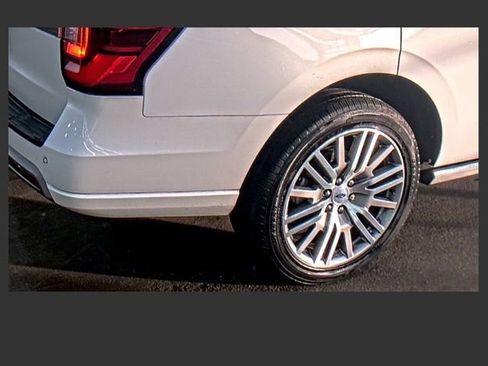 Used 2022 Ford Expedition Platinum image 9