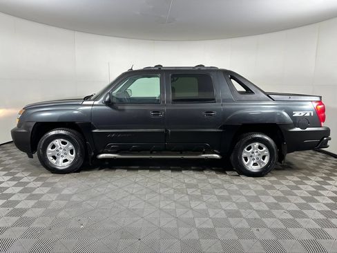 Used 2004 Chevrolet Avalanche Z71 w/ Sun And Sound Package AWD/4WD image 2