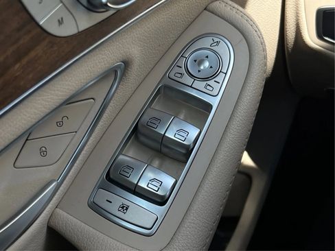 Used 2019 Mercedes-Benz C 300 4MATIC Sedan image 45