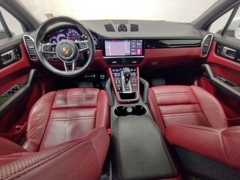 Used 2019 Porsche Cayenne S image 37