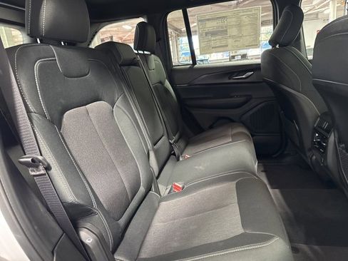 New 2025 Jeep Grand Cherokee Laredo X w/ Luxury Tech Group I image 38