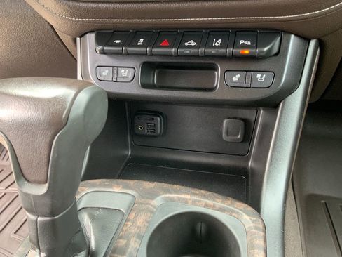 Used 2021 GMC Canyon Denali image 19