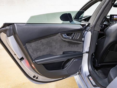 Used 2017 Audi RS 7 Prestige w/ Carbon-Optic Package image 34
