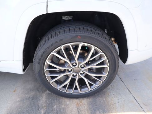 New 2026 Jeep Grand Cherokee Summit AWD/4WD image 20