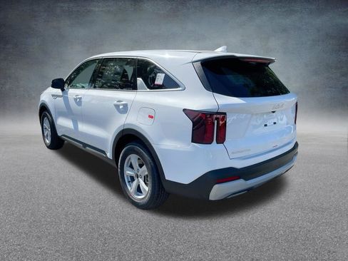 Used 2025 Kia Sorento LX image 29
