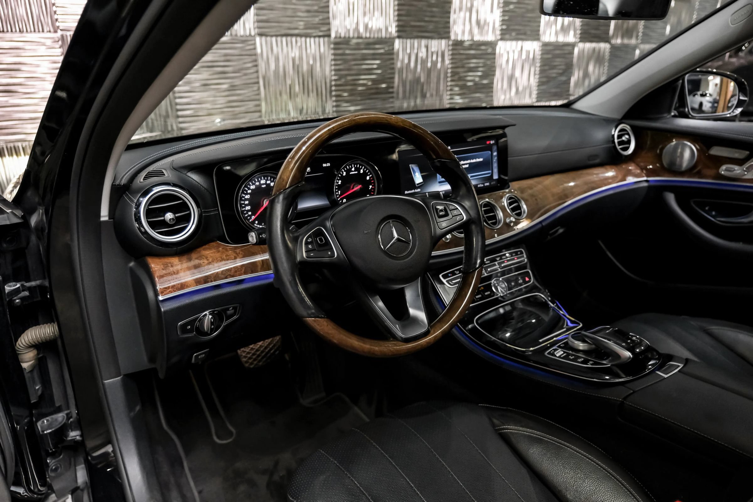 Used 2017 Mercedes-Benz E 300 image 3