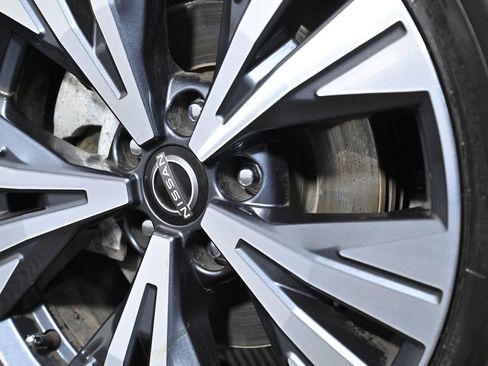 Used 2022 Nissan Rogue SV w/ SV Premium Package image 36