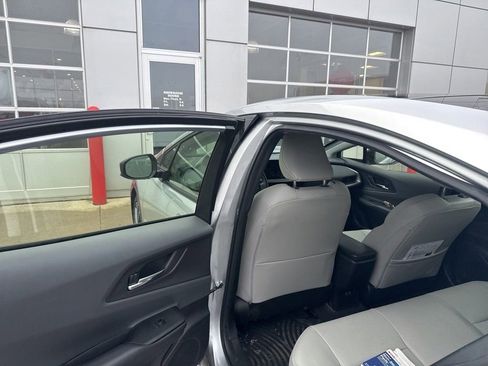 Used 2024 Toyota Prius XLE FWD image 14