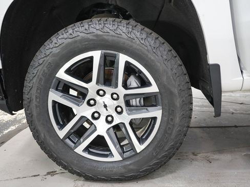 Used 2020 Chevrolet Silverado 1500 LT Trail Boss AWD/4WD image 31