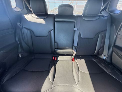 Used 2025 Jeep Compass Trailhawk image 36