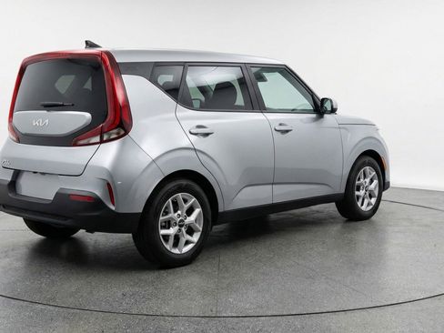 Used 2025 Kia Soul LX w/ LX Technology Package FWD image 7