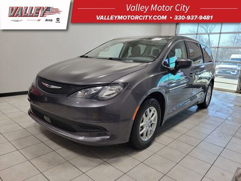 Used 2023 Chrysler Voyager LX image 1