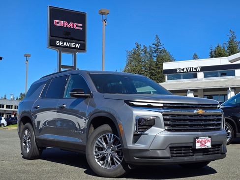 Used 2024 Chevrolet Traverse LT AWD/4WD image 1