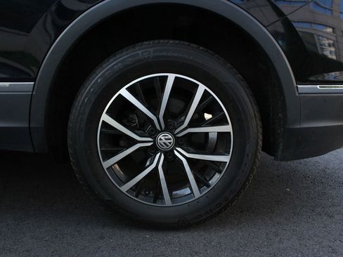 Used 2021 Volkswagen Tiguan SE image 11