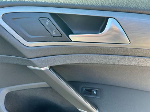 Used 2016 Volkswagen Golf S image 14