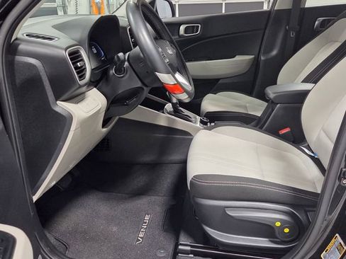 Certified 2026 Hyundai Venue SEL FWD image 5