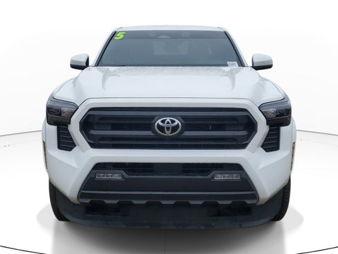 Used 2025 Toyota Tacoma SR5 image 2