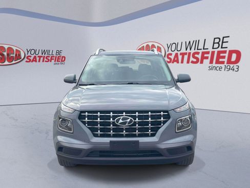 Used 2022 Hyundai Venue SEL FWD image 2
