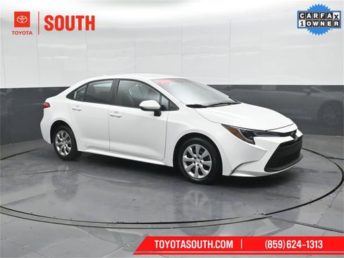 Used 2025 Toyota Corolla LE image 4