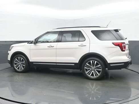 Used 2018 Ford Explorer Platinum AWD/4WD image 3