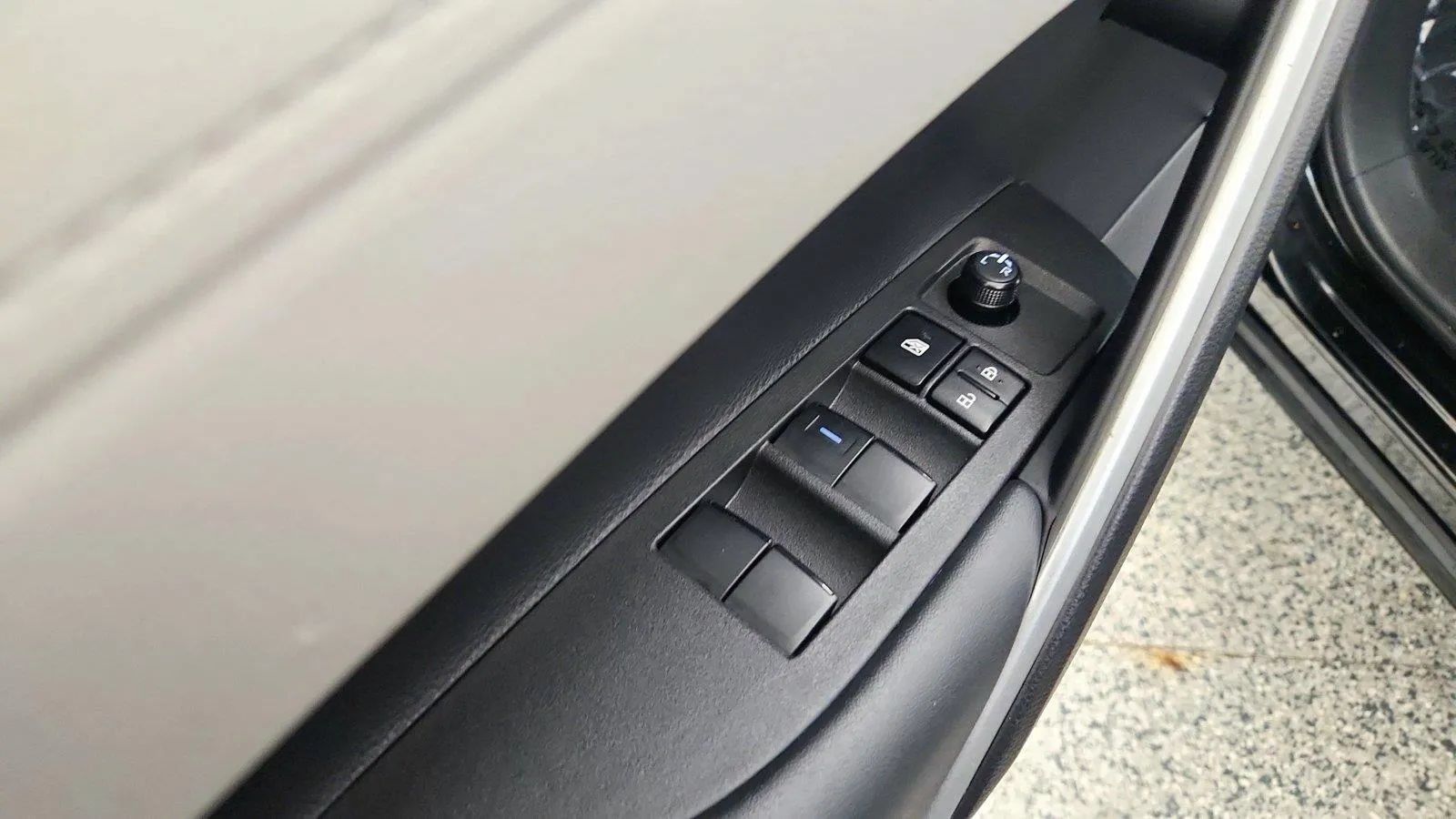 Used 2026 Toyota Corolla Cross L FWD image 22