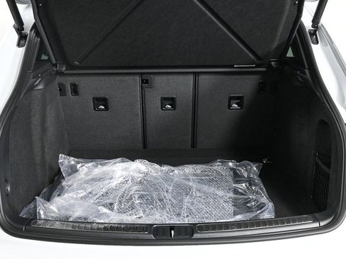 New 2026 Porsche Macan image 39