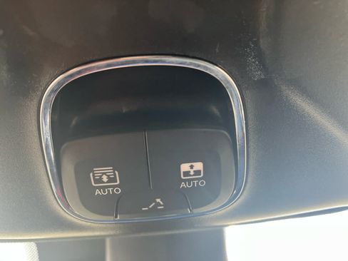 Used 2025 Jeep Compass Latitude w/ Sun & Sound Group AWD/4WD image 20