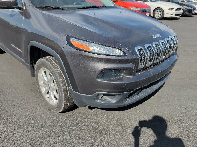 Used 2018 Jeep Cherokee Latitude Plus w/ Comfort/Convenience Group AWD/4WD image 14