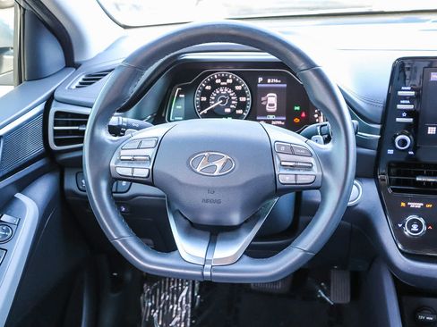Used 2022 Hyundai Ioniq SE image 17