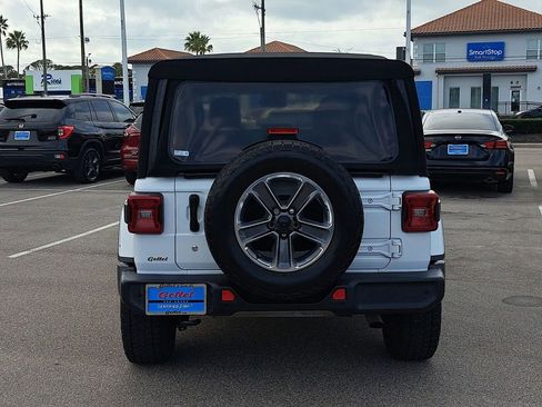 Used 2019 Jeep Wrangler Unlimited Sahara image 6