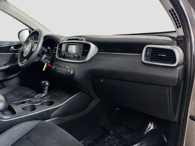 Used 2017 Kia Sorento FWD image 29