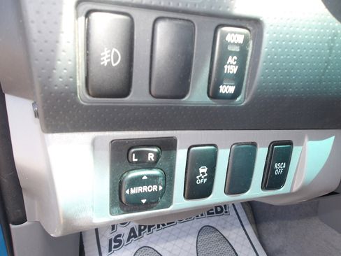 Used 2011 Toyota Tacoma 4x4 Access Cab V6 w/ TRD Sport Pkg image 14