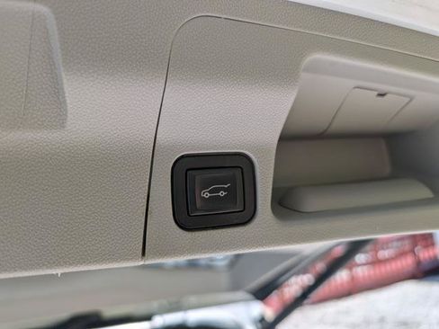 Used 2019 GMC Acadia SLT FWD image 18