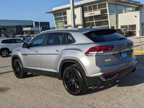 Certified 2022 Volkswagen Atlas Cross Sport SE w/ Panoramic Sunroof Package image 4