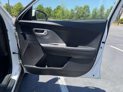 Used 2018 Kia Niro LX FWD image 17